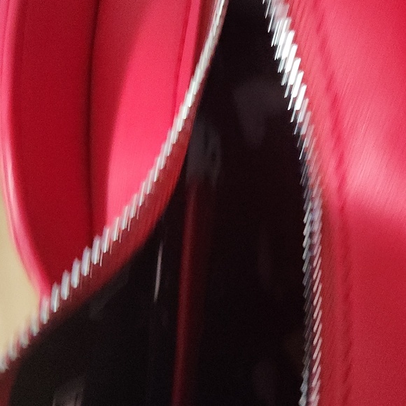 Betsey Johnson Heart-shaped Crossbody Purse - Picture 4 of 5